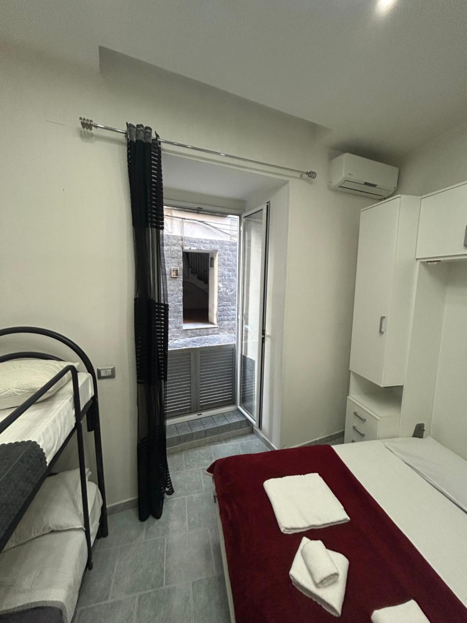 Appartamento Da Concettina House Napoli Esterno foto